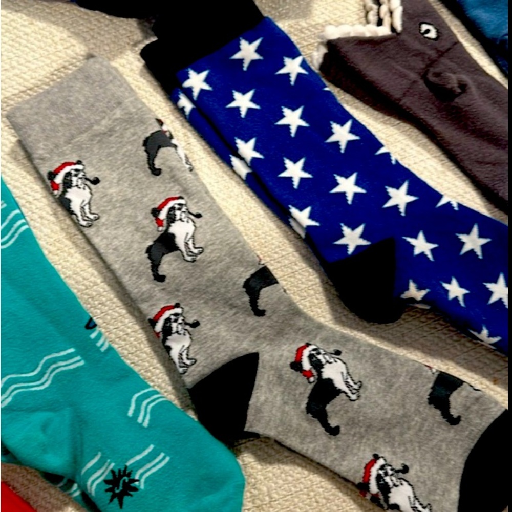 🐕 Themed Crew Socks - Bulldogs w/Santa Hats, Men’s M up to Size 11; Wms 8.5-11